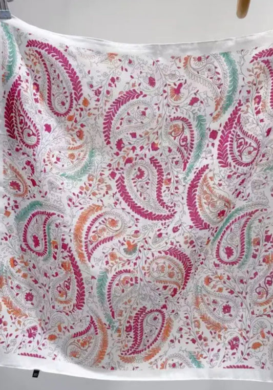 SATIN NECK SQUARE