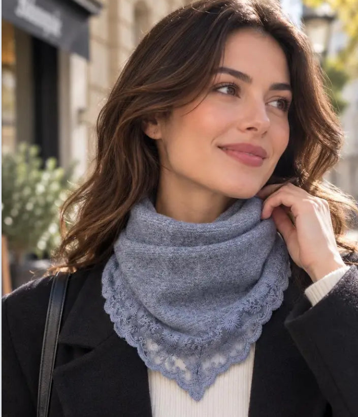 LACE TRIM TRIANGLE KNIT SCARF