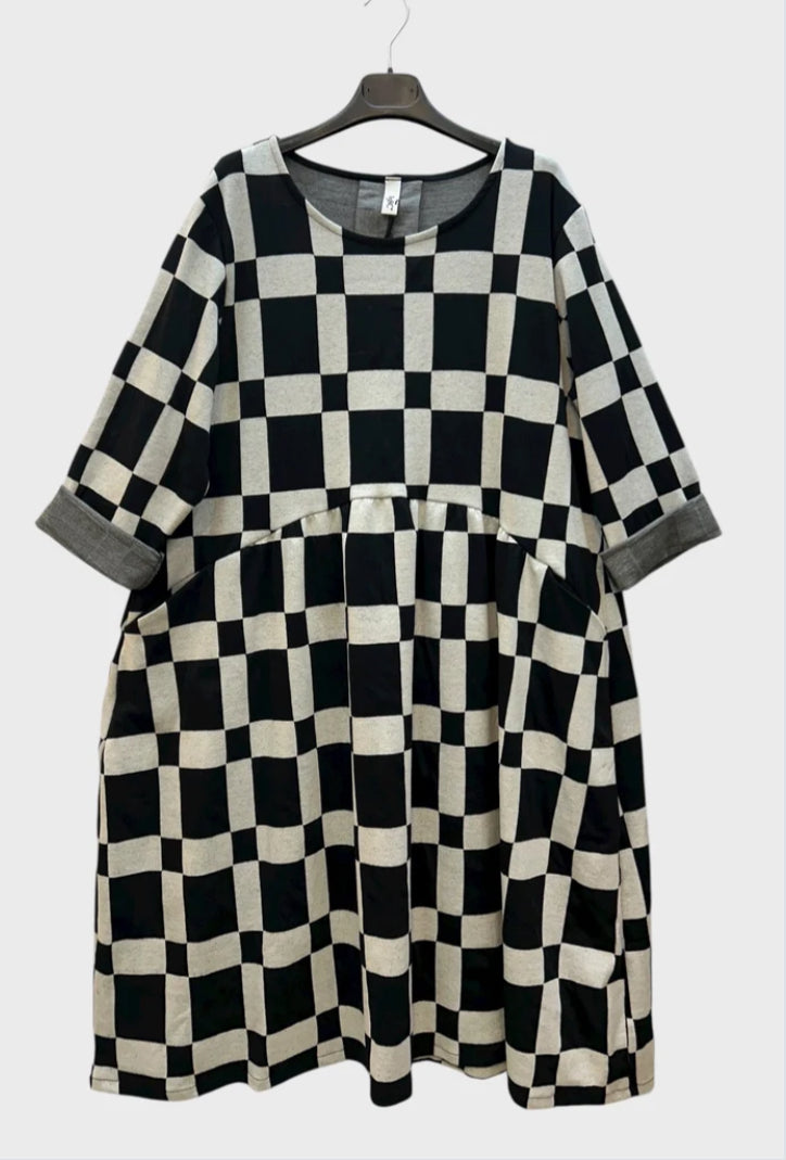 MONOCHROME PRINT DRESS - 10-16
