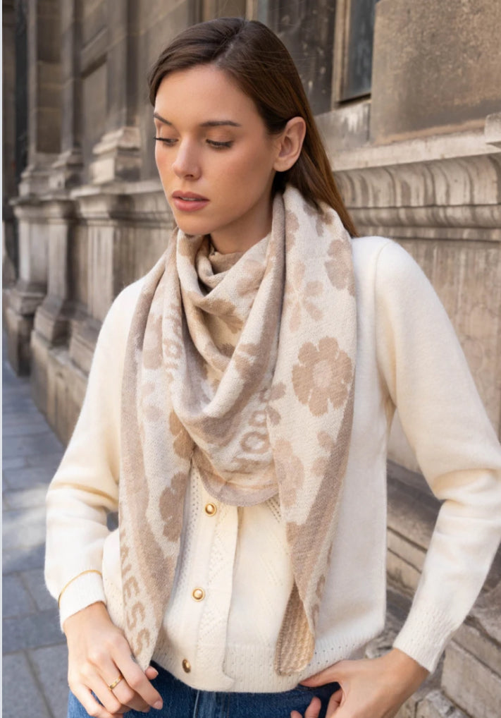 TRIANGLE KNIT SCARF - BEIGE