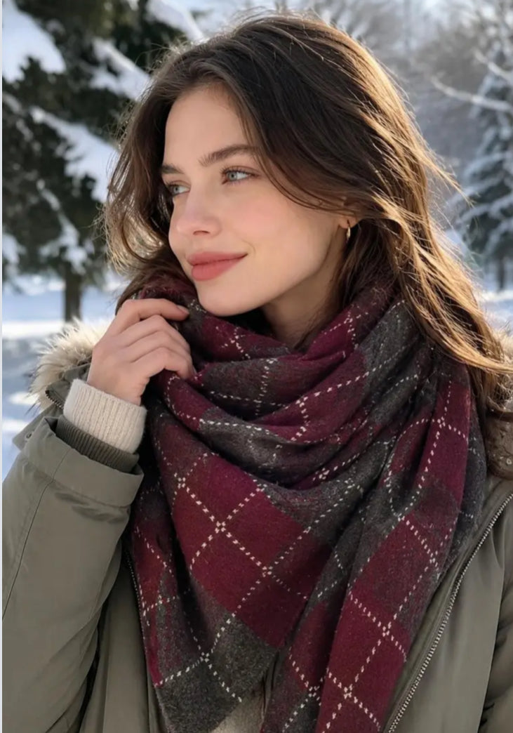 TRIANGLE KNIT SCARF