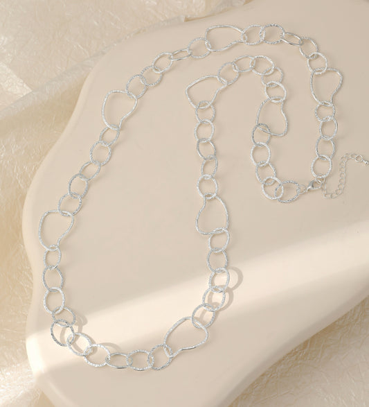 HAMMERED LINKS LONG NECKLACE