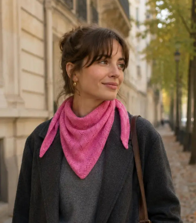 KNIT TRIANGLE SCARF