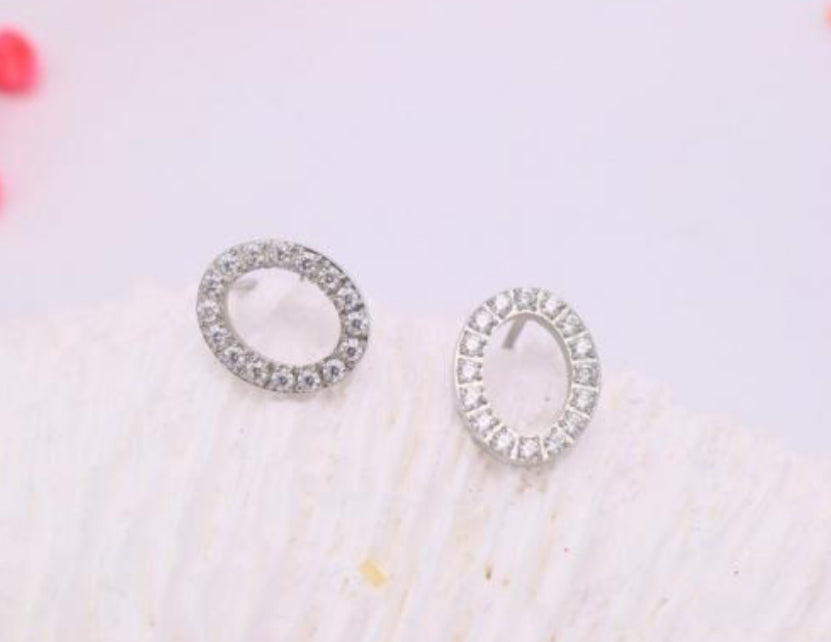 OVAL DIAMANTÉ STUDS - SILVER