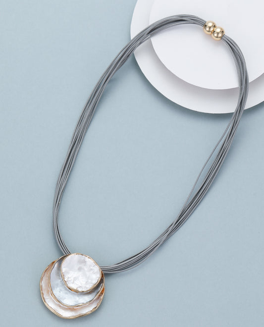 MAGNET PENDANT NECKLACE