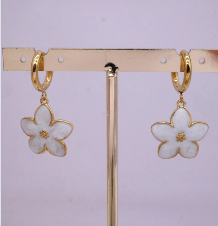ENAMEL FLOWER EARRINGS- WHITE