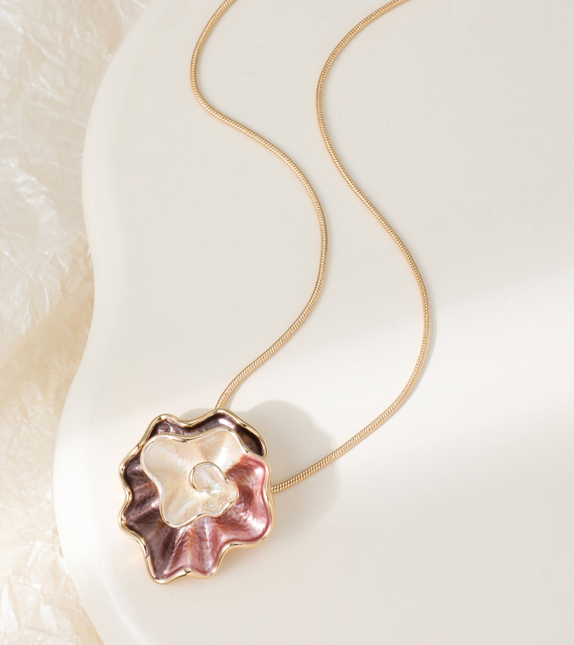 BURGUNDY FLOWER PENDANT