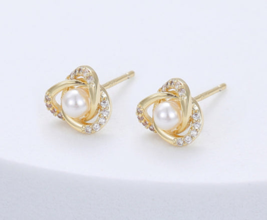 PEARL TWIST STUD