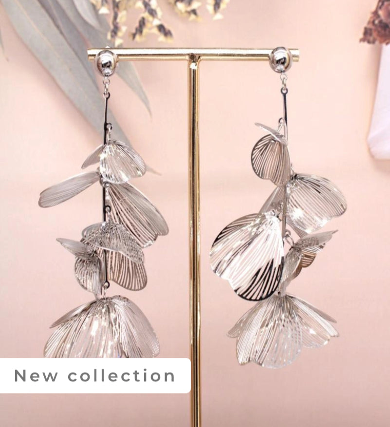 STATEMENT PETAL EARRINGS- SILVER