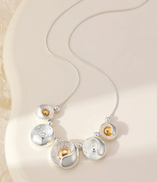 MIXED METAL CIRCLE NECKLACE