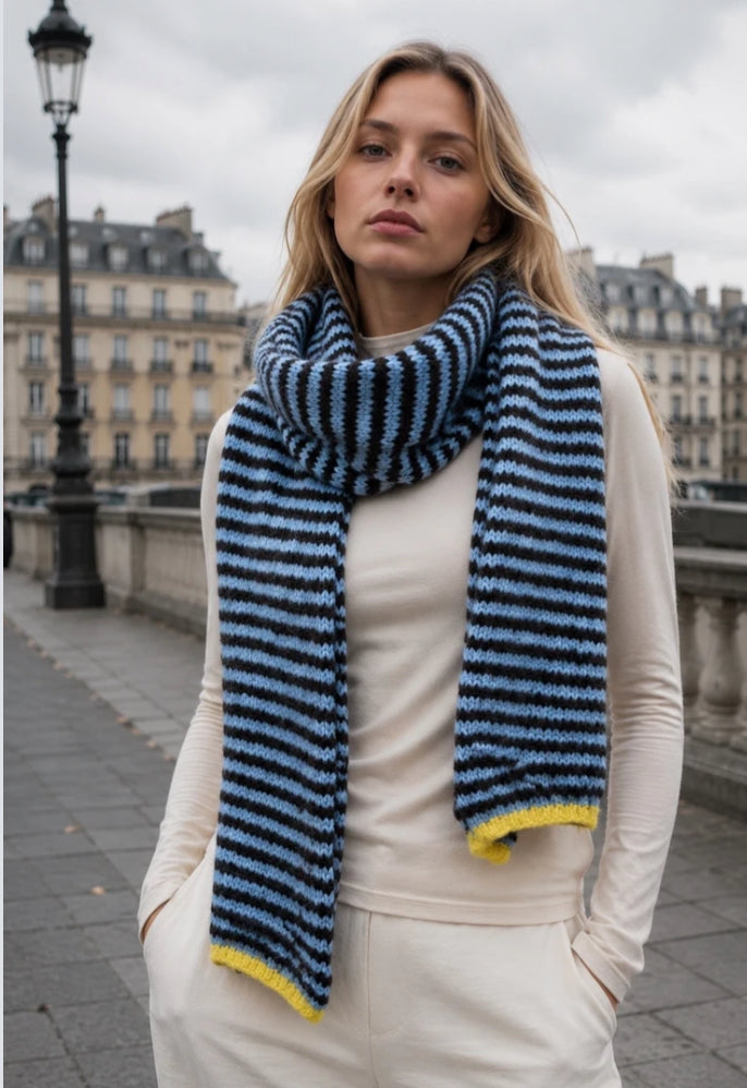 STRIPE KNIT SCARF - NAVY/BLUE
