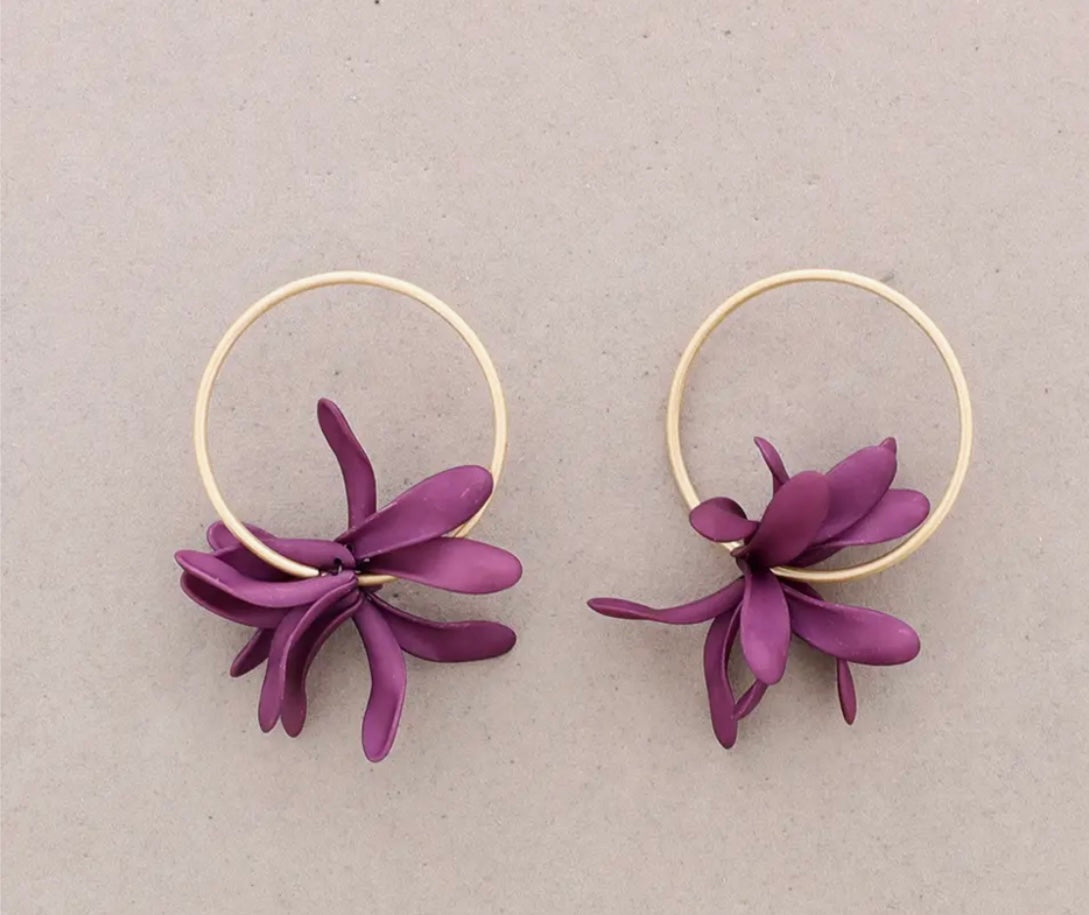 STATEMENT FLOWER EARRINGS