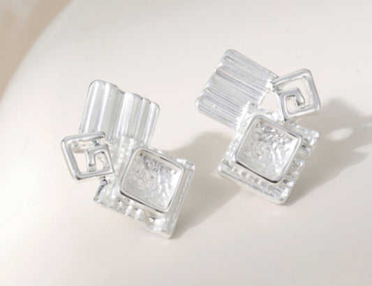 SQUARE STUD EARRINGS
