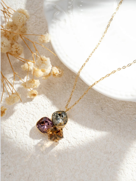 CRYSTAL PENDANT NECKLACE