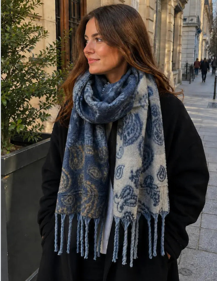 FRINGED DOUBLE SIDED SCARF