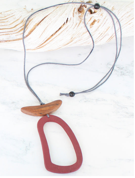 LONG WOODEN NECKLACE