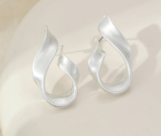 TWIST STUD EARRINGS