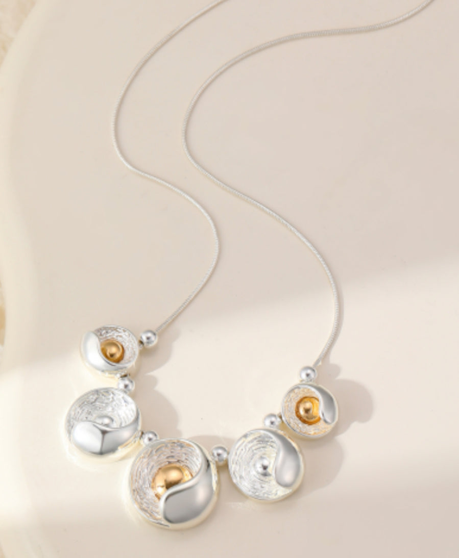 MIXED METAL CIRCLE NECKLACE