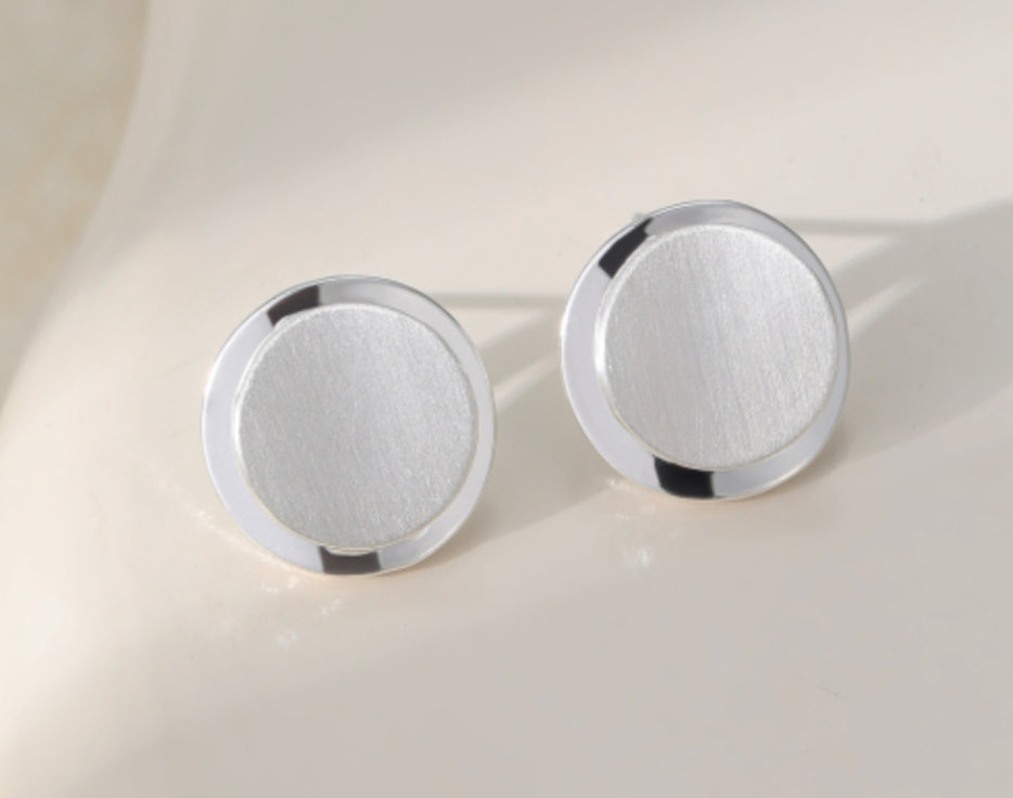 MATT DISC STUD EARRINGS- SILVER