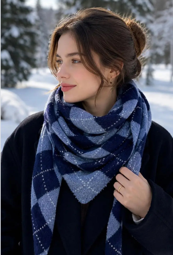 TRIANGLE KNIT SCARF