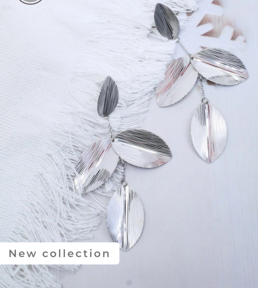 LEAF STATEMENT EARRINGS- SILVER