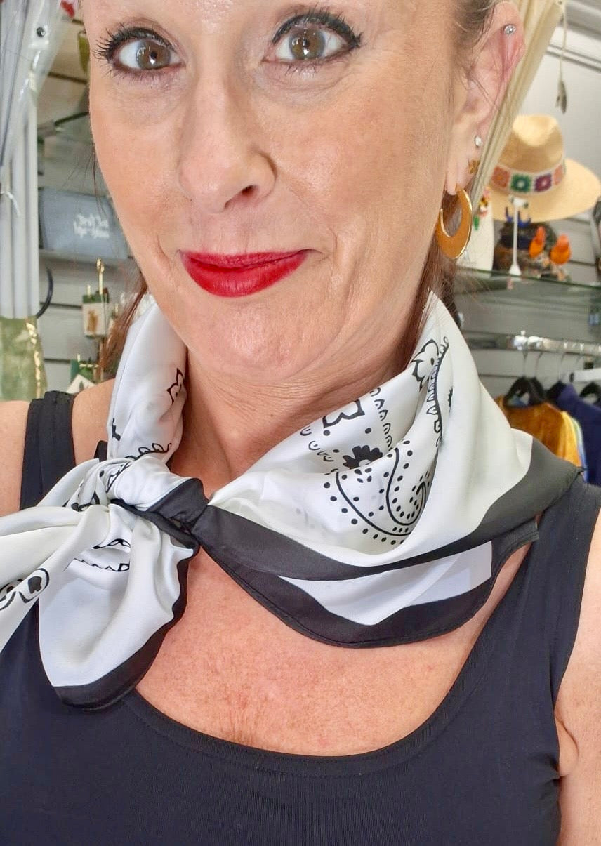 BANDANA PRINT SATIN NECK SQUARE SCARF - WHITE