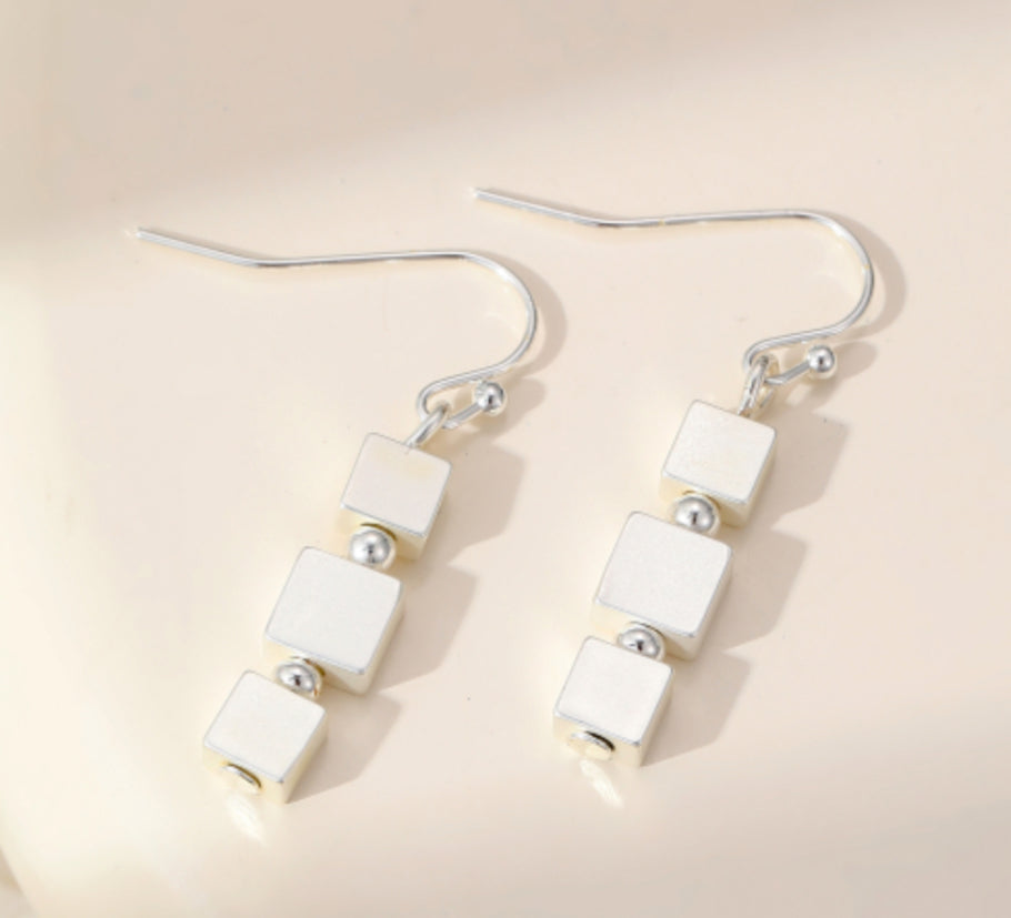 SQUARE HOOK EARRINGS
