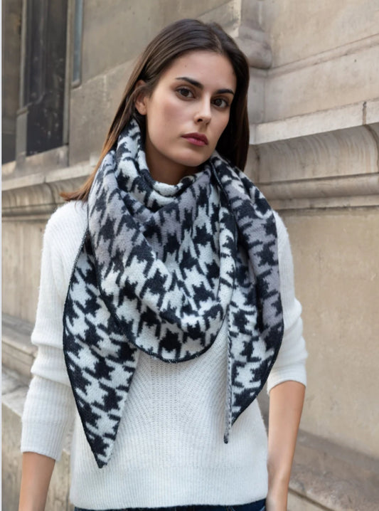HOUNDSTOOTH TRIANGLE KNIT SCARF