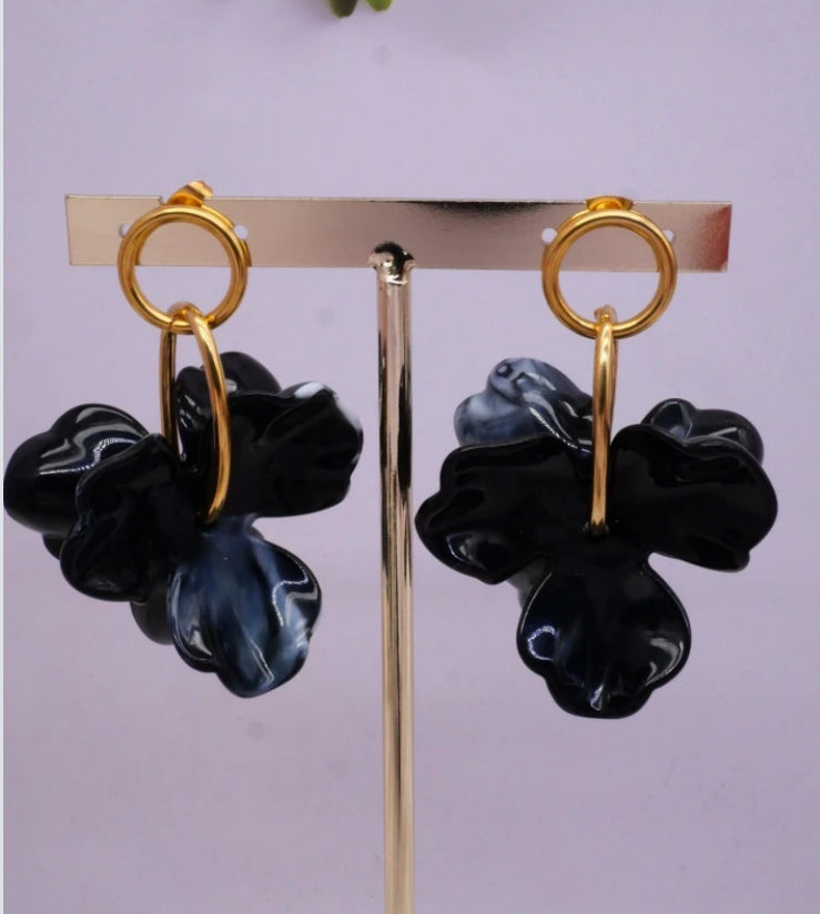 RESIN FLOWER STATEMENT EARRINGS- BLACK
