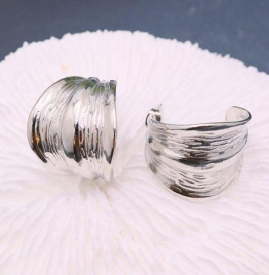 TEXTURED HOOP STUD - SILVER