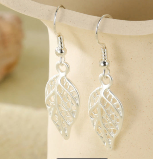 MATT LEAF HOOK EARRINGS- SILVER