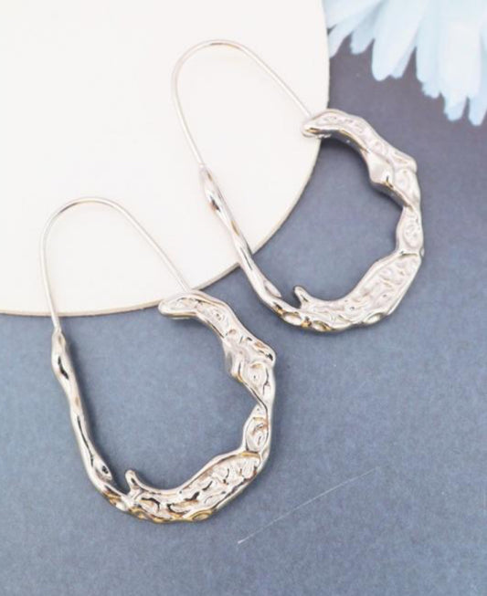 TEXTURED LONG HOOP - SILVER