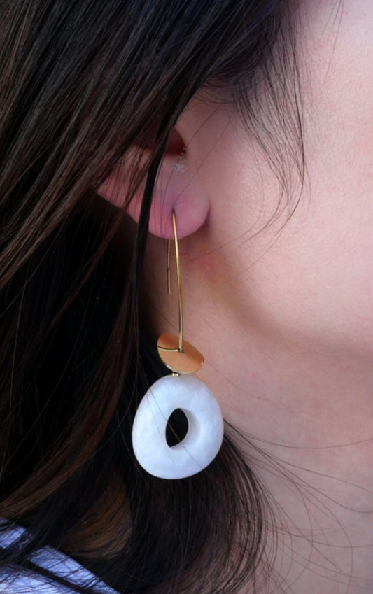 RESIN STATEMENT EARRINGS- WHITE