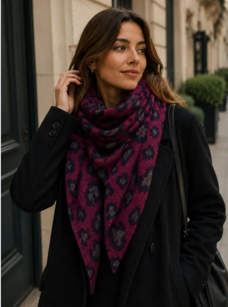 LEOPARD PRINT TRIANGLE KNIT SCARF