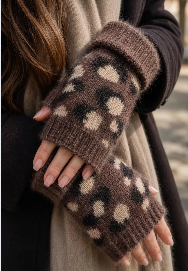 ANIMAL PRINT FINGERLESS GLOVES
