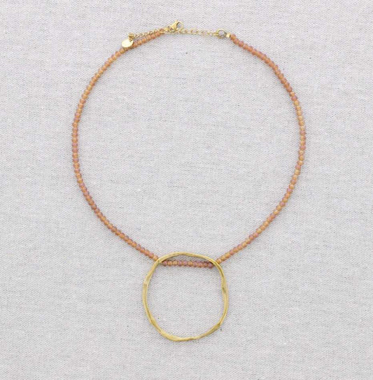 FACETED CRYSTAL CIRCLE NECKLACE - NEUTRAL