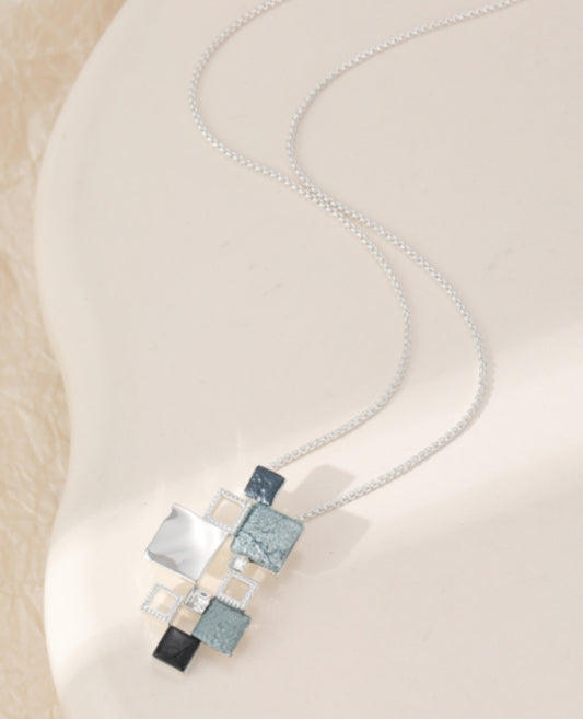 PENDANT DROP NECKLACE