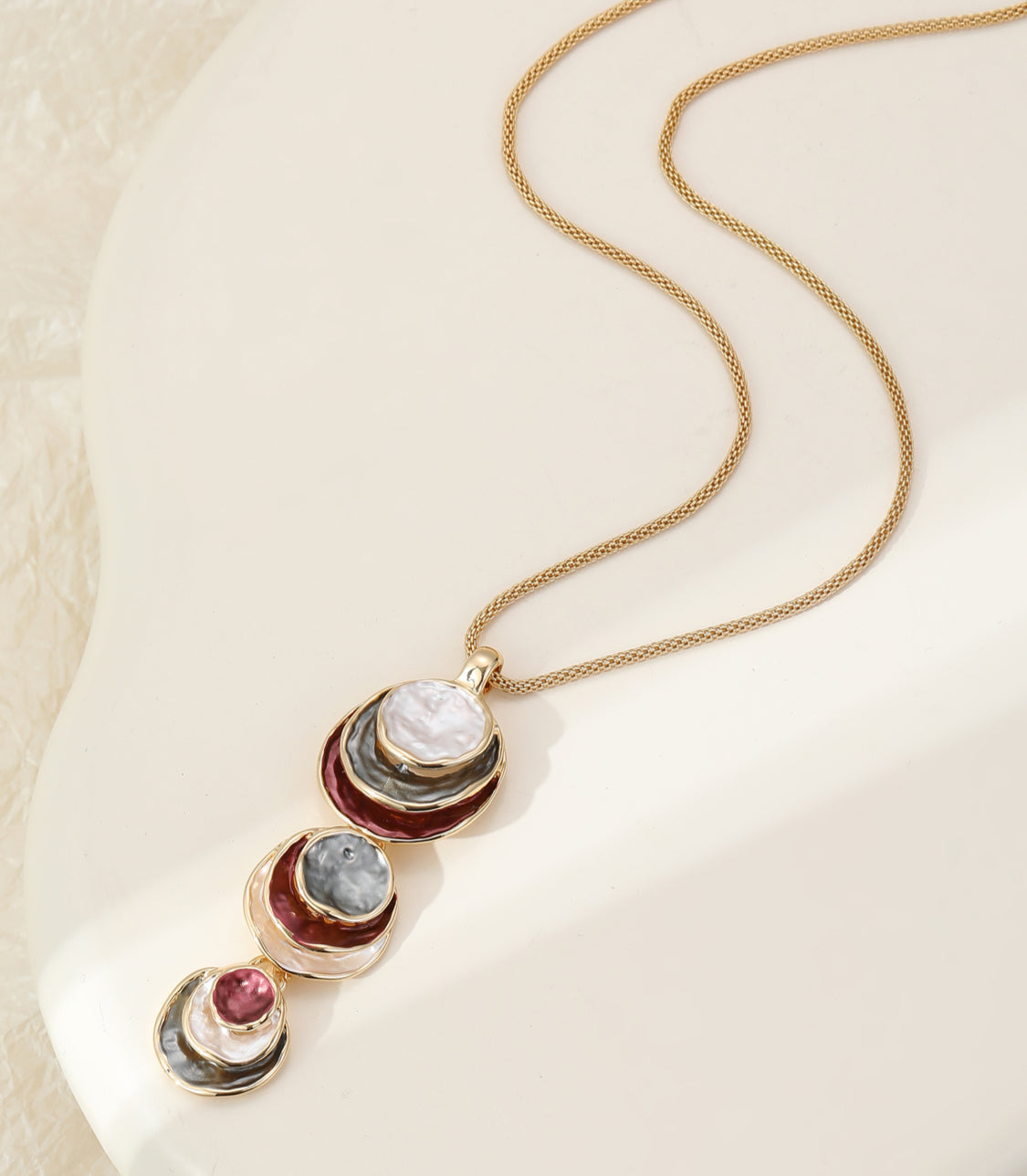 BURGUNDY PENDANT NECKLACE