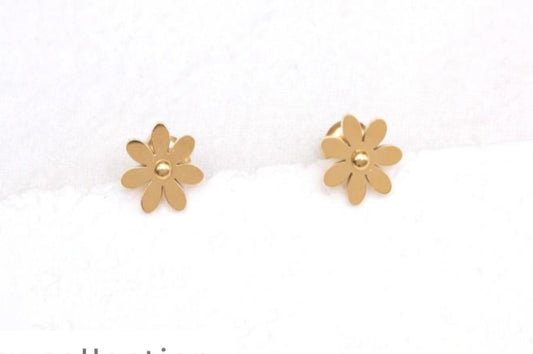 PETAL STUDS - GOLD