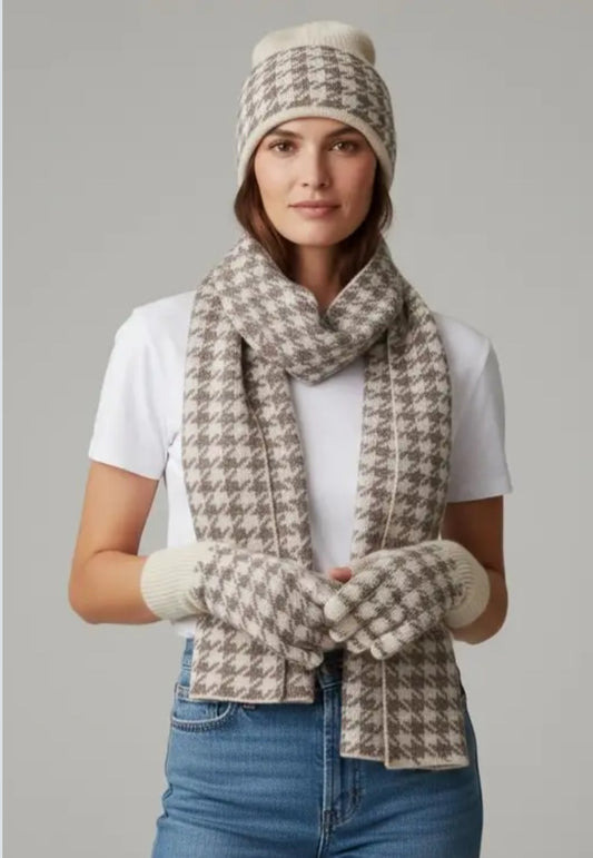 CHECK HAT SCARF & GLOVES SET IN XMAS GIFT BOX