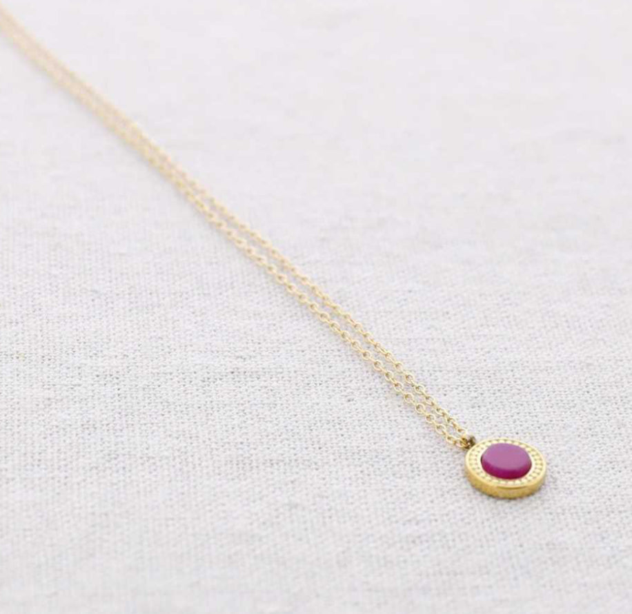 STONE CIRCLE PENDANT NECKLACE- FUSCHIA