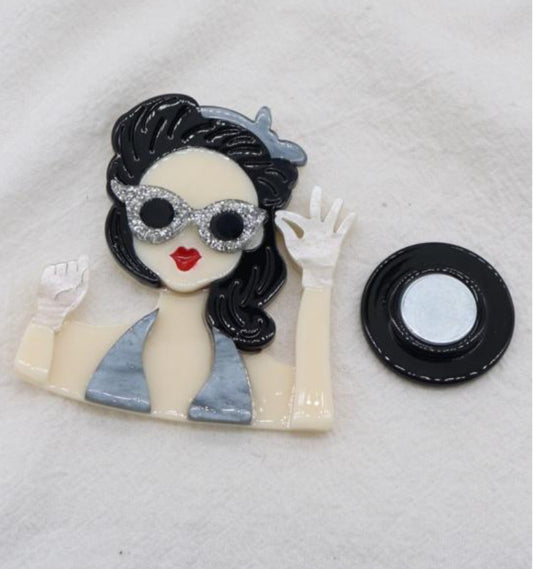 GLASSES LADY MAGNETIC BROOCH