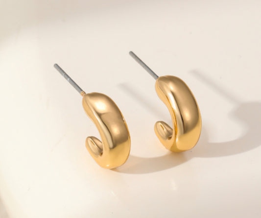 SMALL GOLD HOOP STUDS