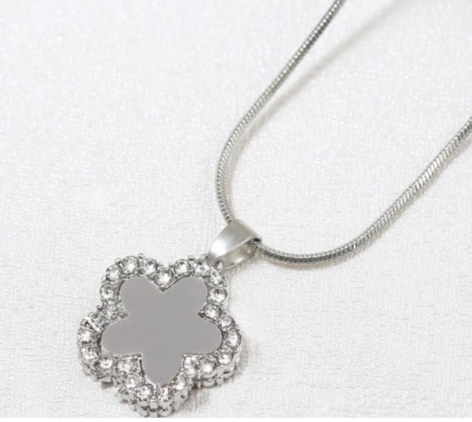 PETAL CRYSTAL NECKLACE - GREY