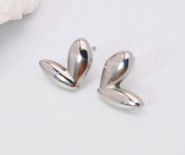 HEART STUD - SILVER