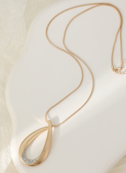 LONG CRYSTAL PENDANT