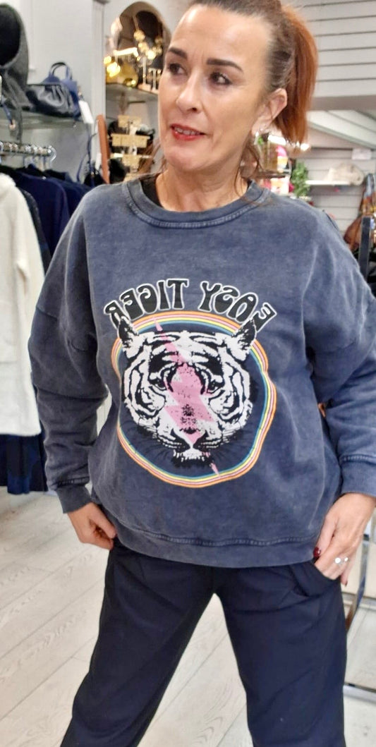 VINTAGE WASH GRAPHIC SWEATSHIRT - 10-16