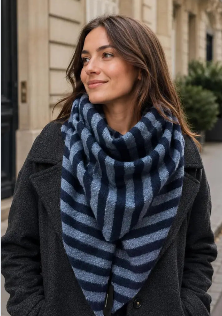STRIPE TRIANGLE SCARF