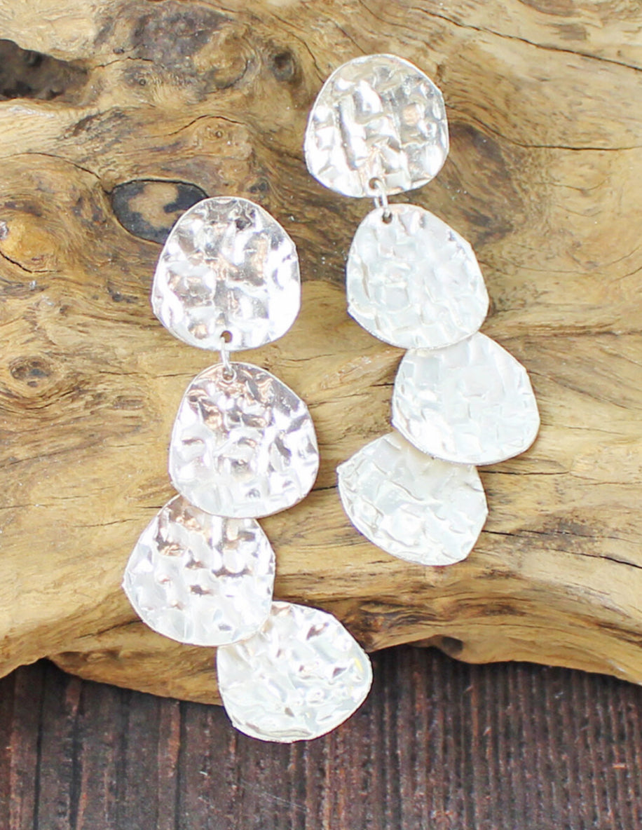 TEXTURED CIRCLE STUD EARRINGS