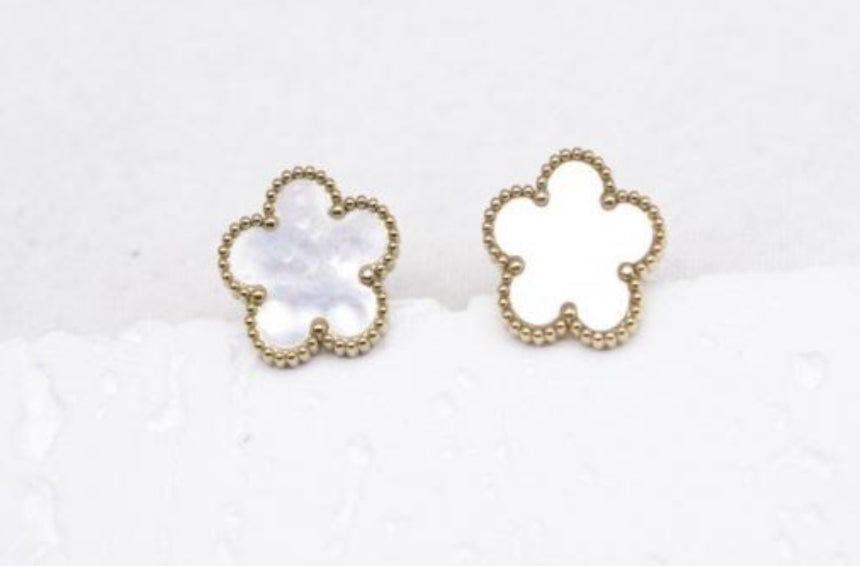 WHITE PETAL STUDS